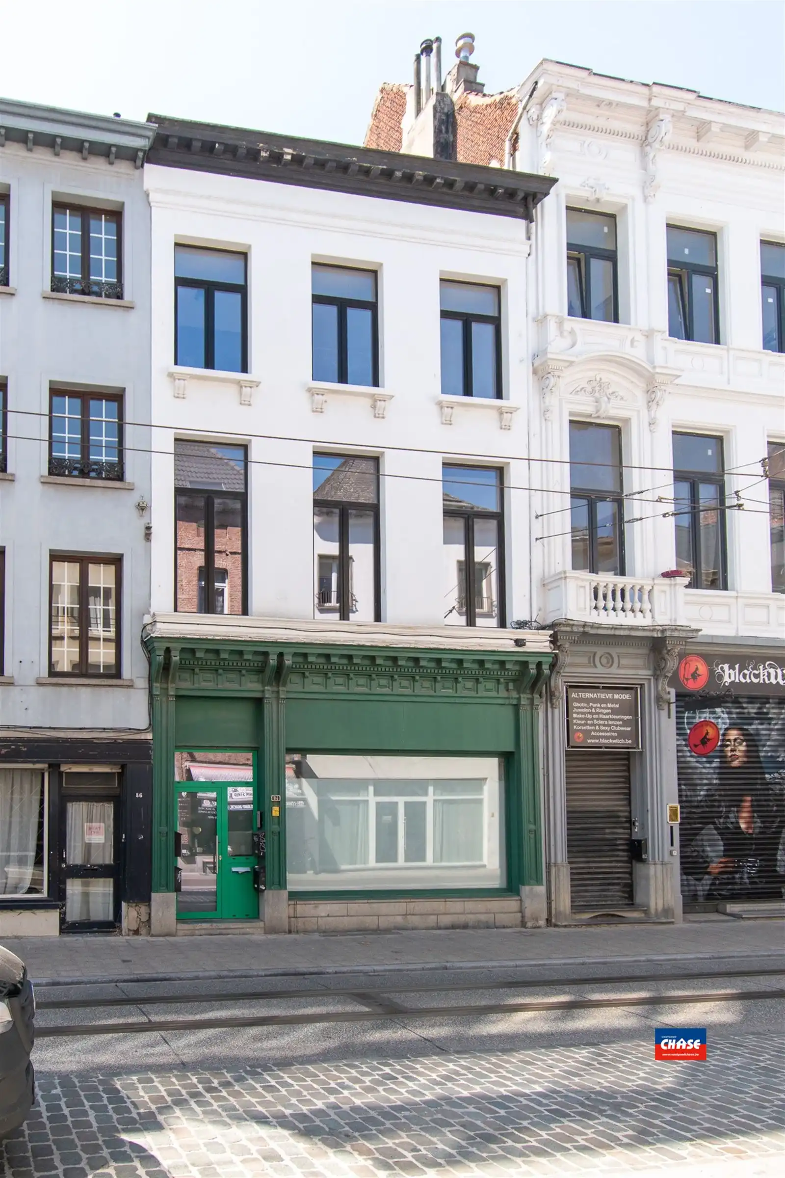 Gerenoveerd gelijkvloersappartement met stadstuin in het historisch centrum  foto {{pictureIndex}}