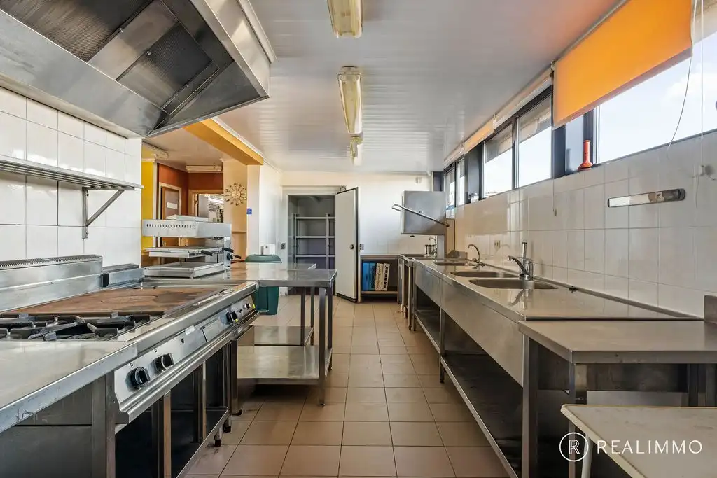 Multifunctionele eigendom bovenop Tiegemberg met magnifiek zicht foto 16