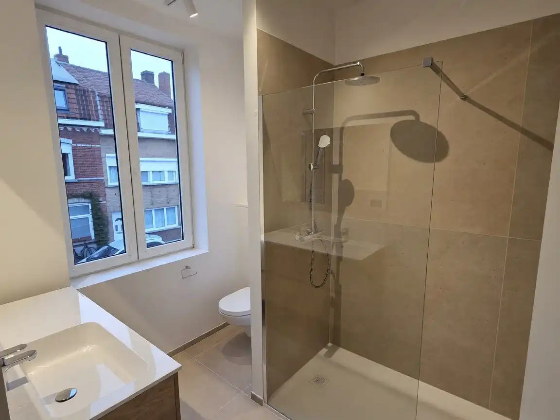Gerenoveerde woning met tuin en parkeerplaats - 1 slaapkamer.  foto 13