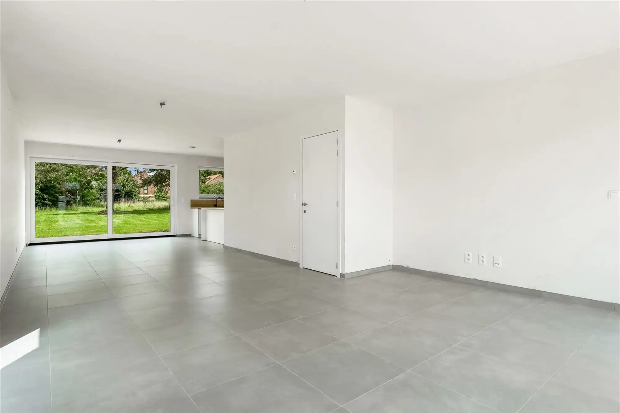 VOLLEDIG AFGEWERKTE NIEUWBOUWWONING IN DOODLOPENDE STRAAT foto 10