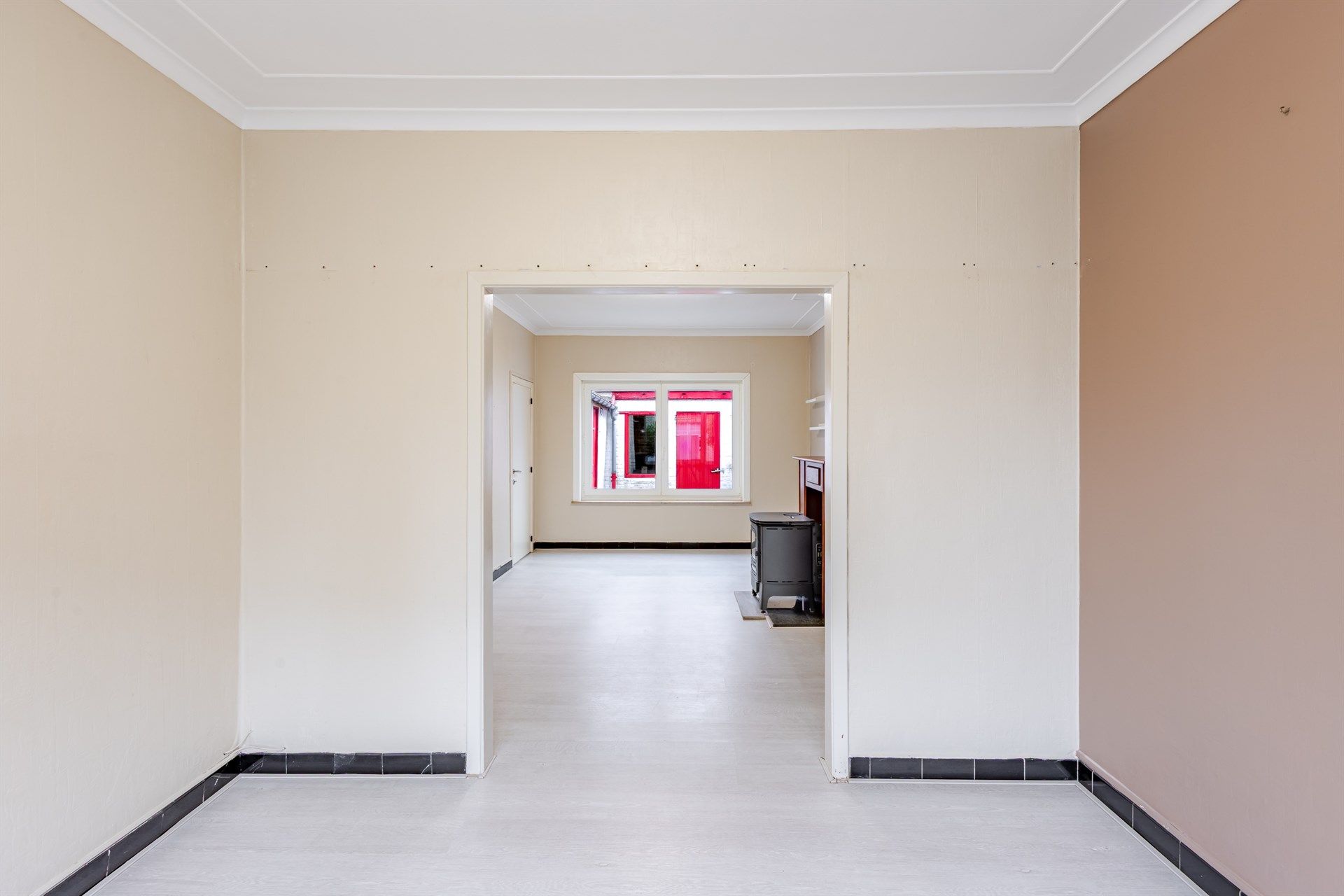 Op te frissen woning met twee slaapkamers en garage te Hofstade foto 3