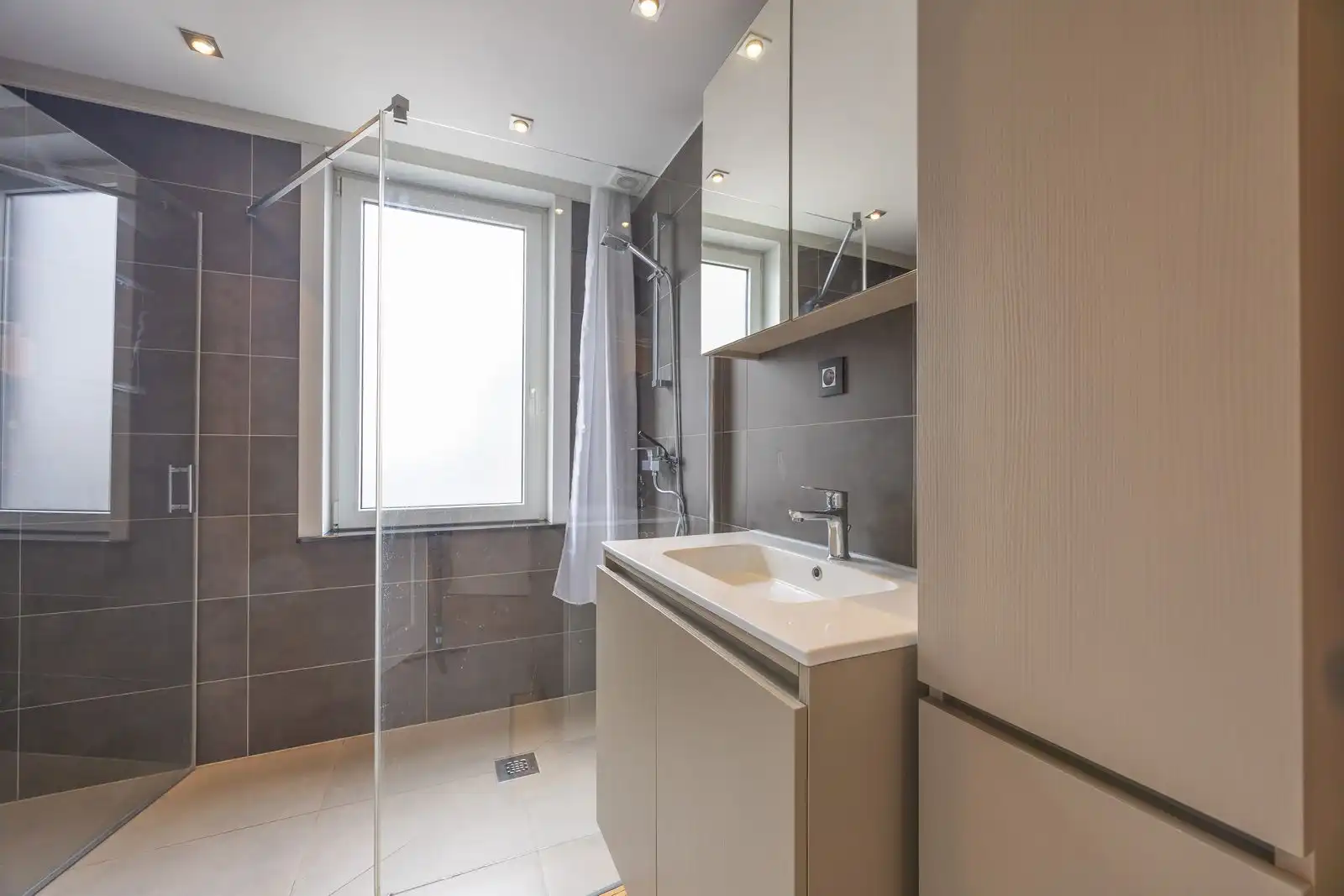 Subliem hoekappartement met frontaal zeezicht en 2 slpk foto 13