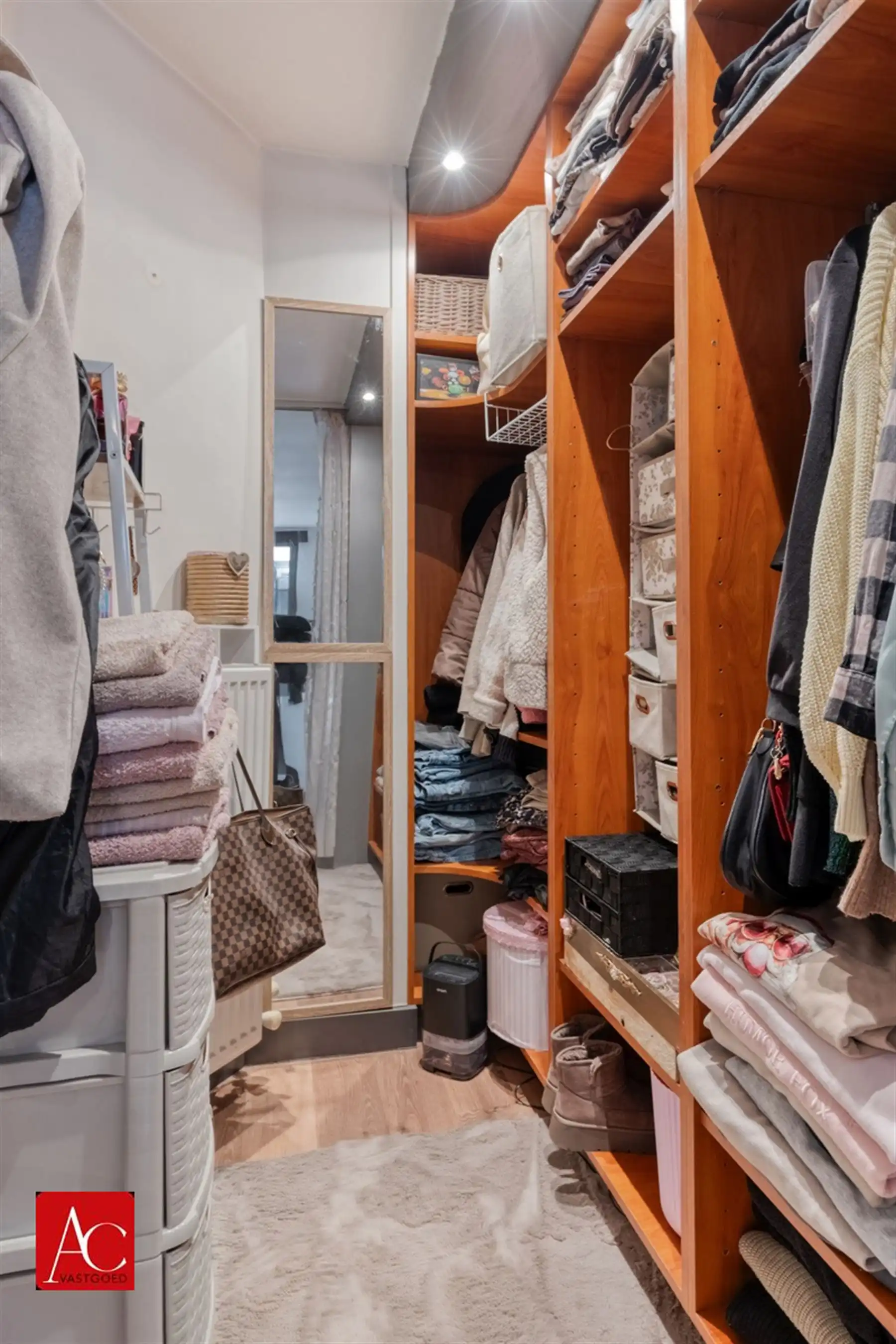 Appartementsgebouw bestaande uit 3 eenheden foto 39