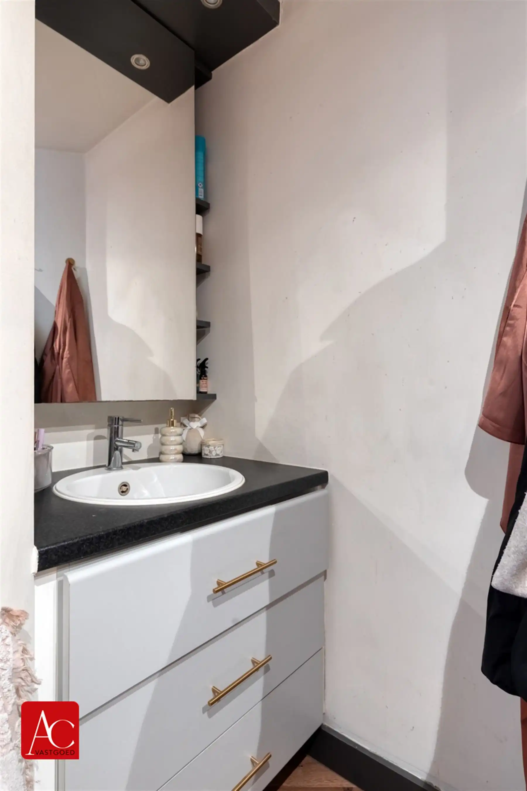 Appartementsgebouw bestaande uit 3 eenheden foto 39