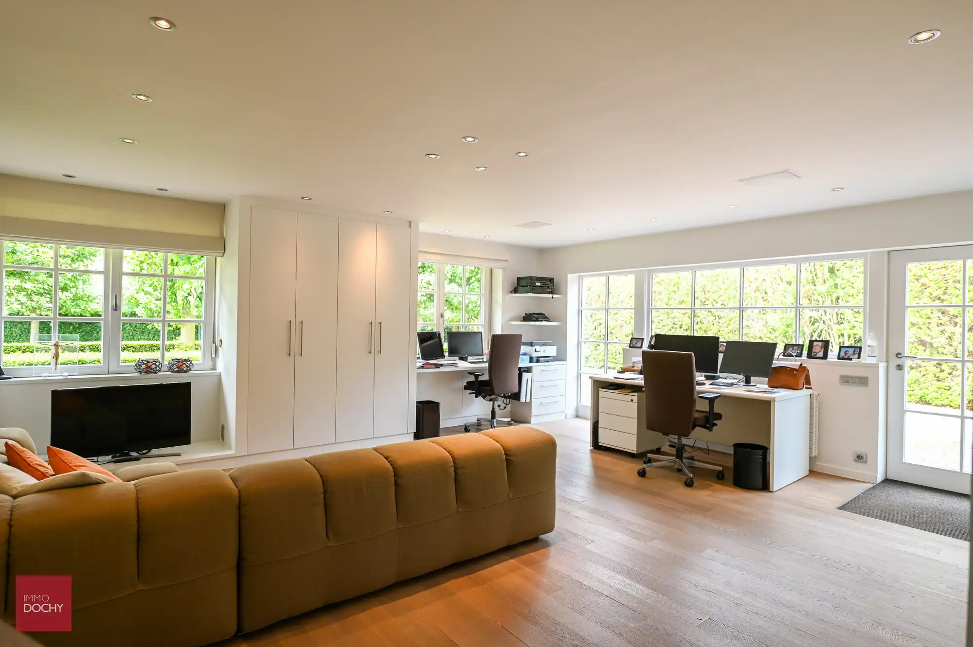 Instapklaar landhuis met bijgebouw foto 19