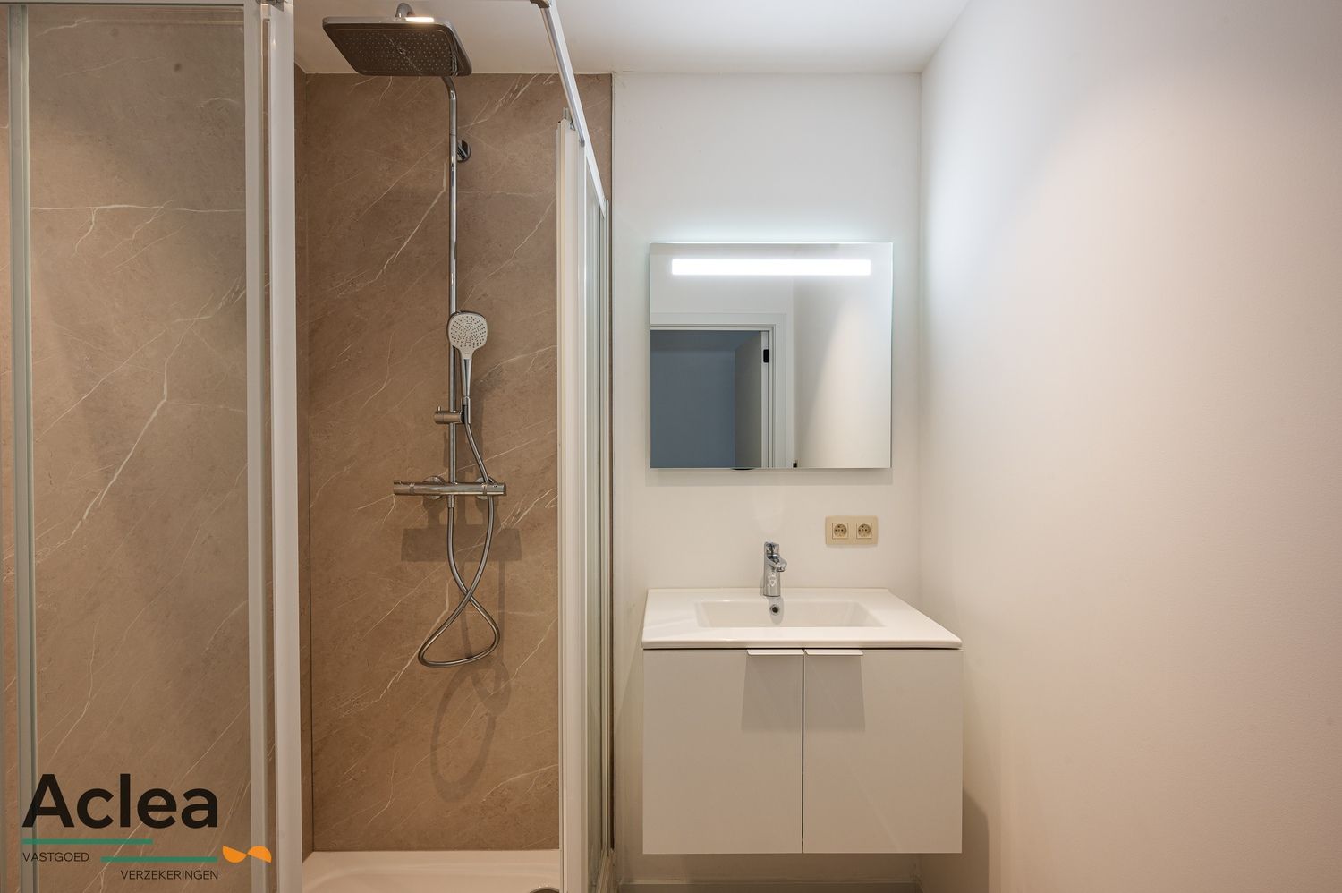 Volledig gerenoveerde woning met 2 slpks foto 22