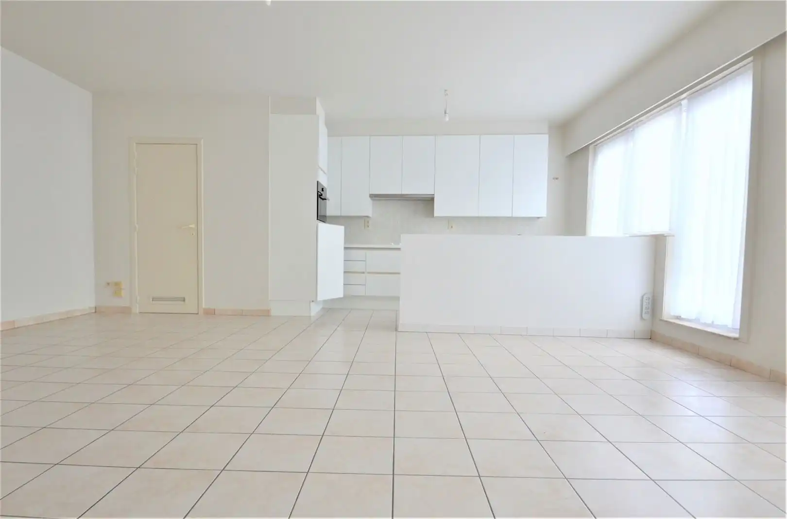 Volledig gerenoveerd gelijkvloers appartement foto 4