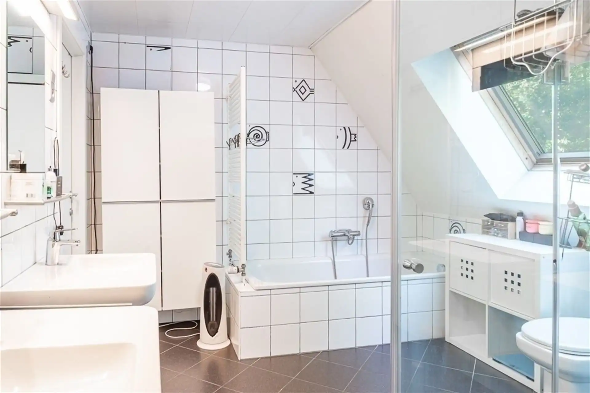 Karakteristiek handelshuis met ruime bovenwoning op toplocatie nabij Maasmechelen foto 45