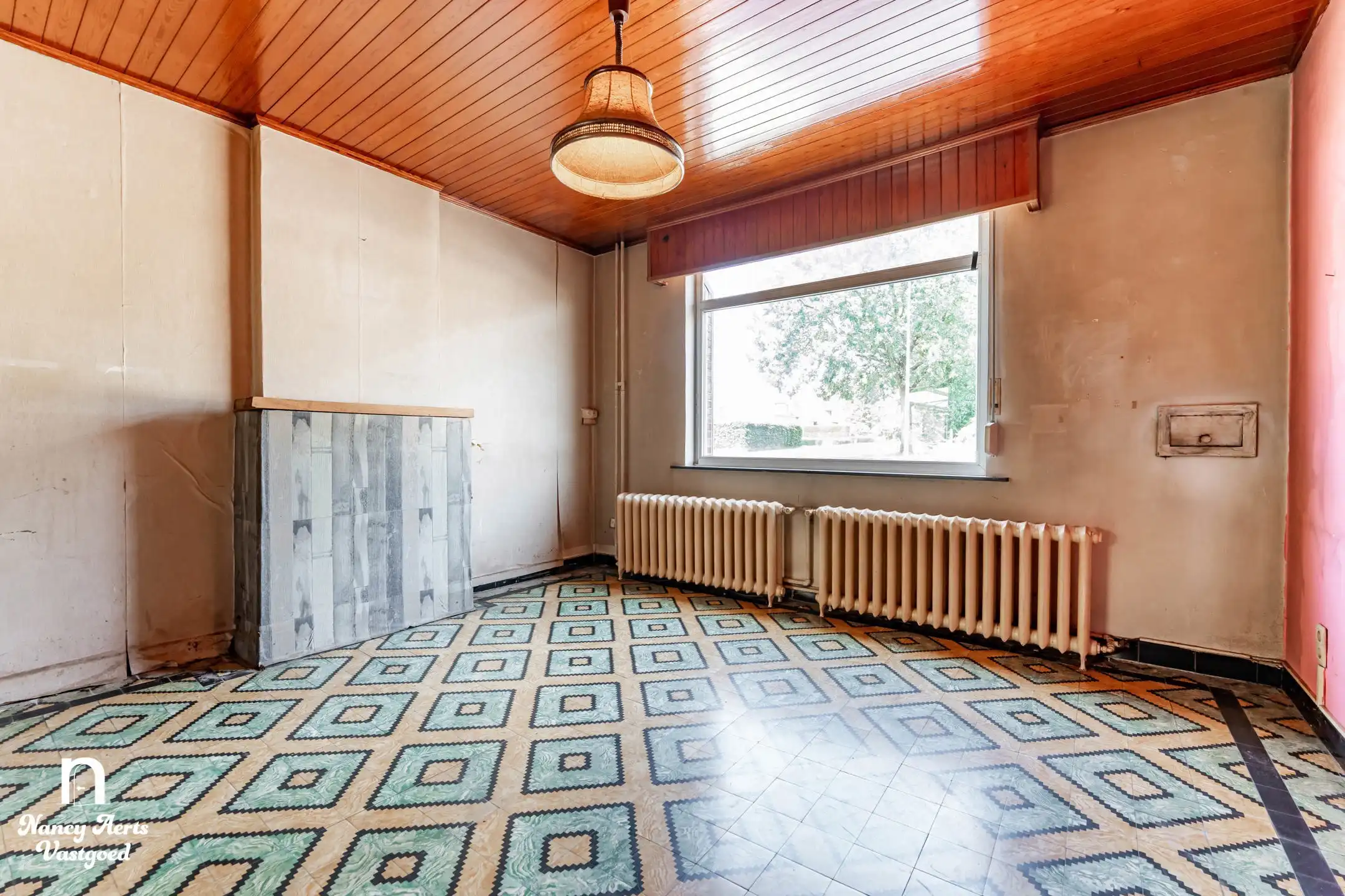 Karaktervolle renovatiewoning met tuin veel potentieel foto 3