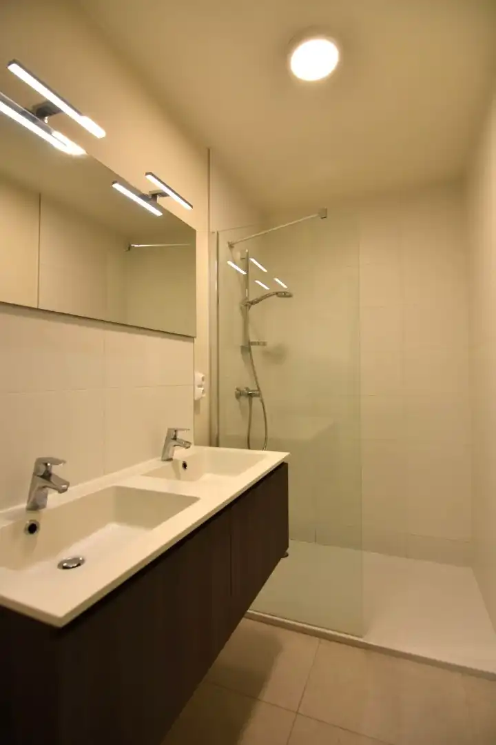 Ruim 3-slpk appartement met zonnig terras foto 10