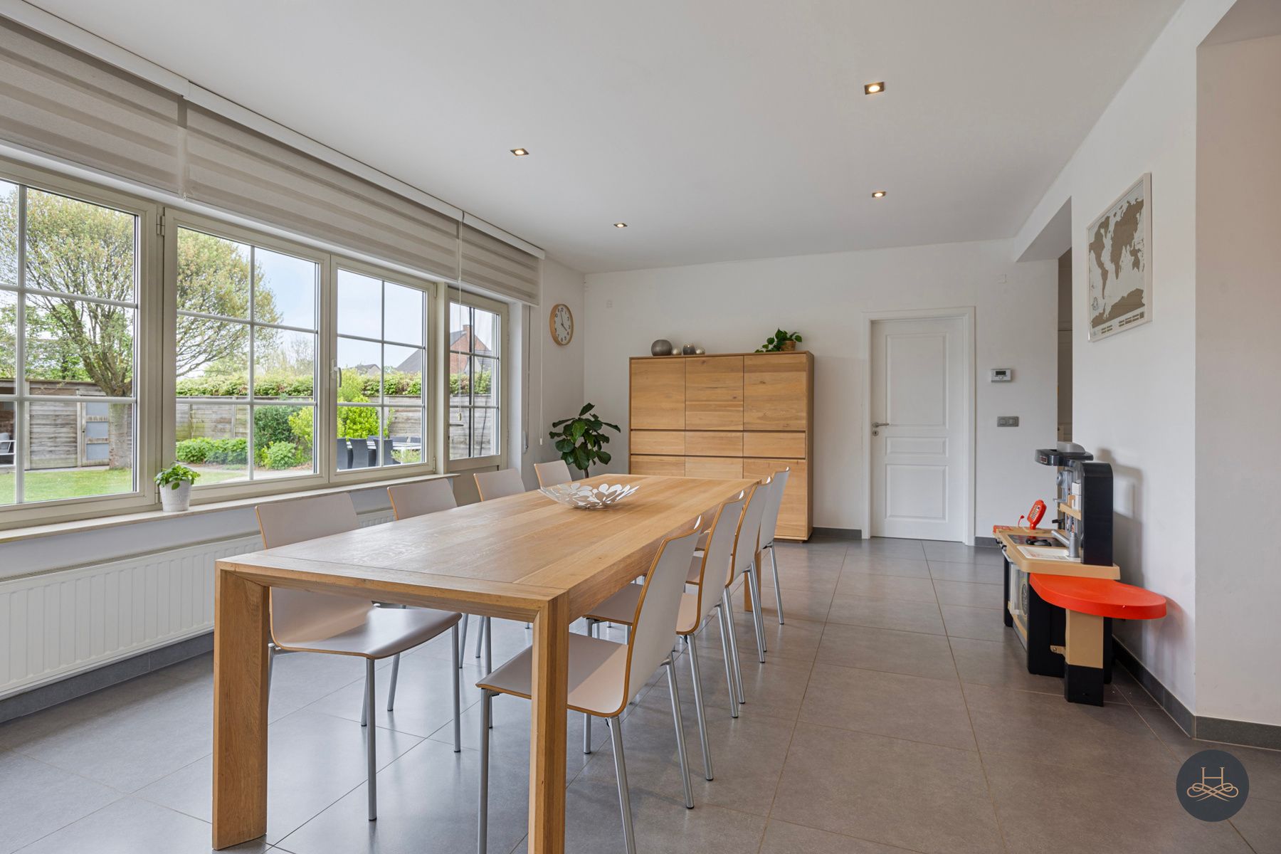 Rustig gelegen, gerenoveerde open woning met prachtige tuin foto 13