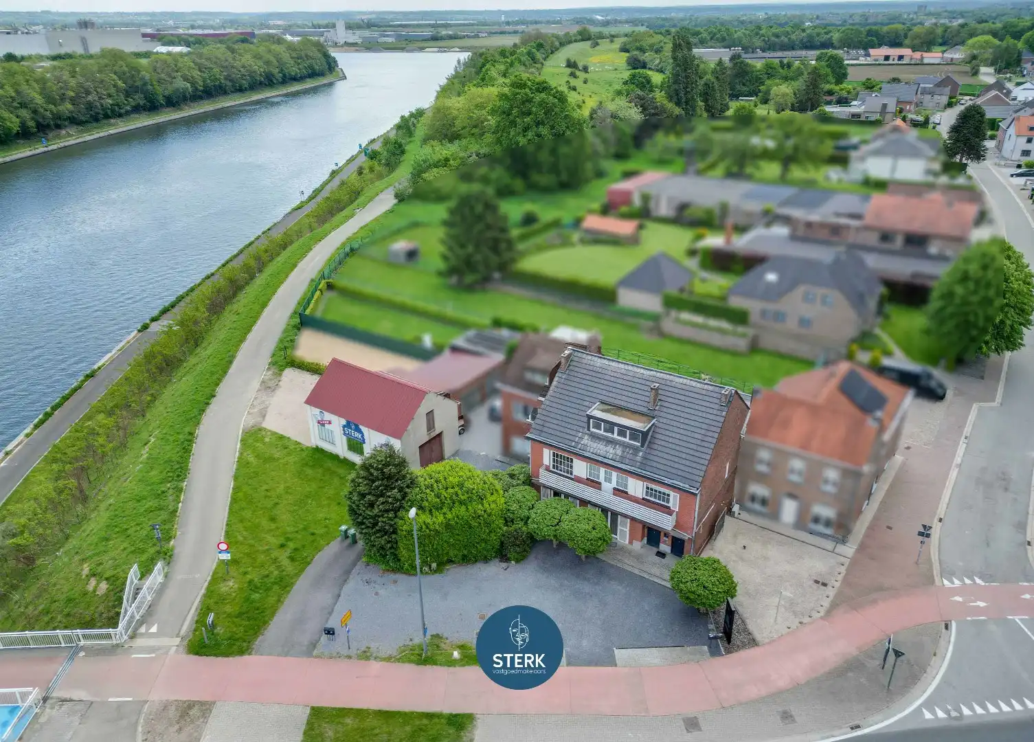 PAND MET 2 APPARTEMENTEN EN HANDELSRUIMTE TE BRIEGDEN-LANAKEN !  foto 41