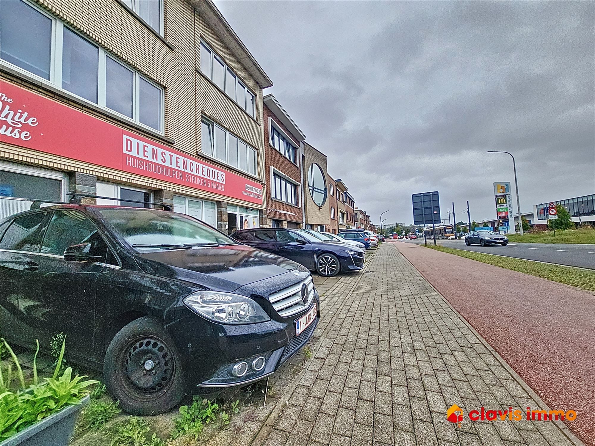 Opbrengsteigendom met 4 appartementen en een winkel foto 2