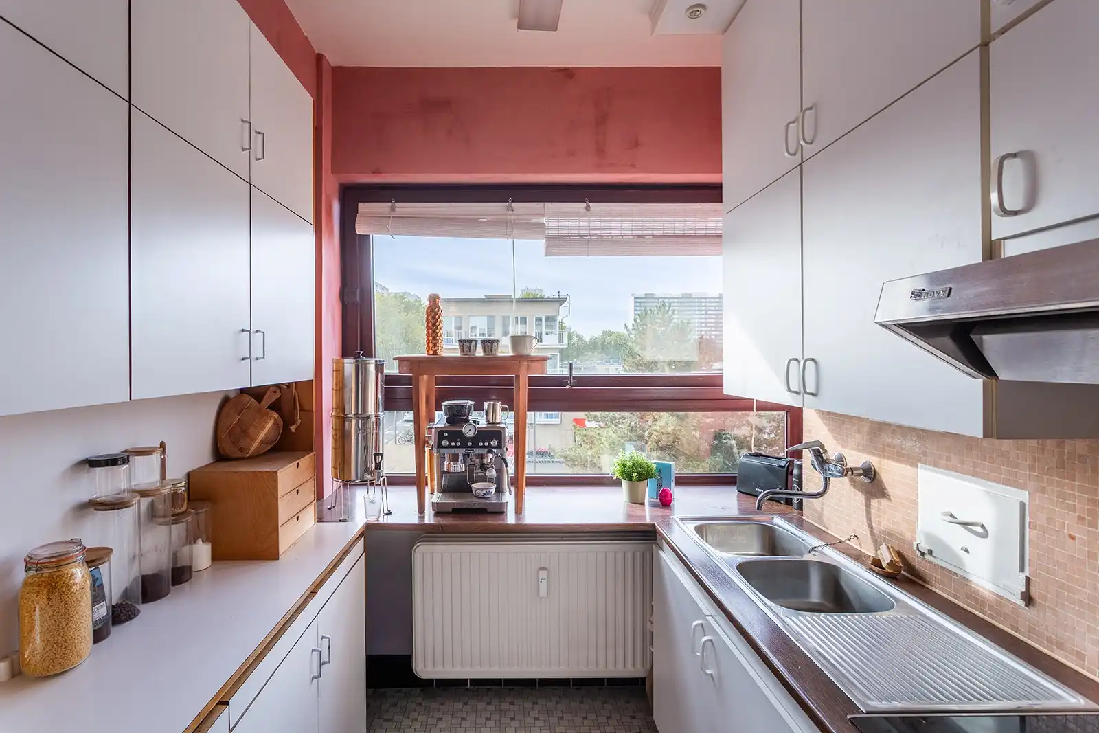 Uniek hoekappartement met 2 slaapkamers en authentieke jaren-60-elementen foto 13