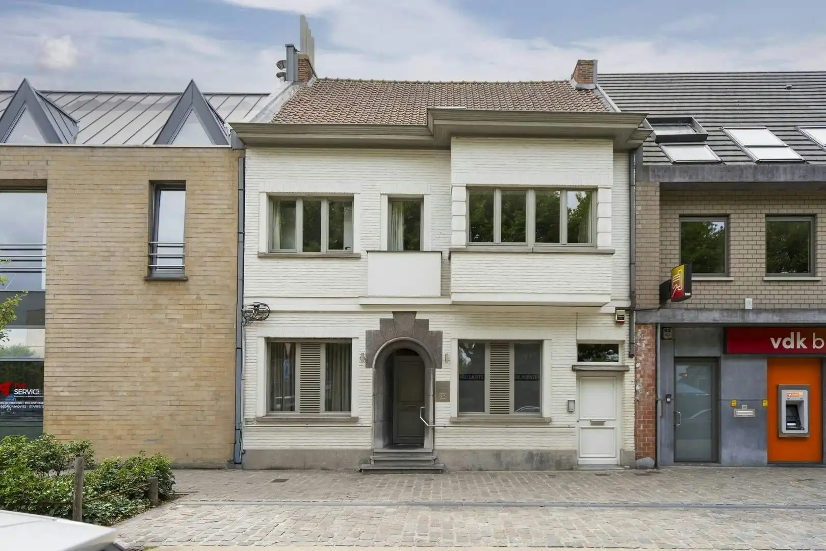 Herenhuis met unieke stadstuin en praktijk te Oostakkerdorp foto {{pictureIndex}}