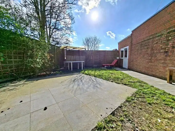 Ruime woning met garage foto 2