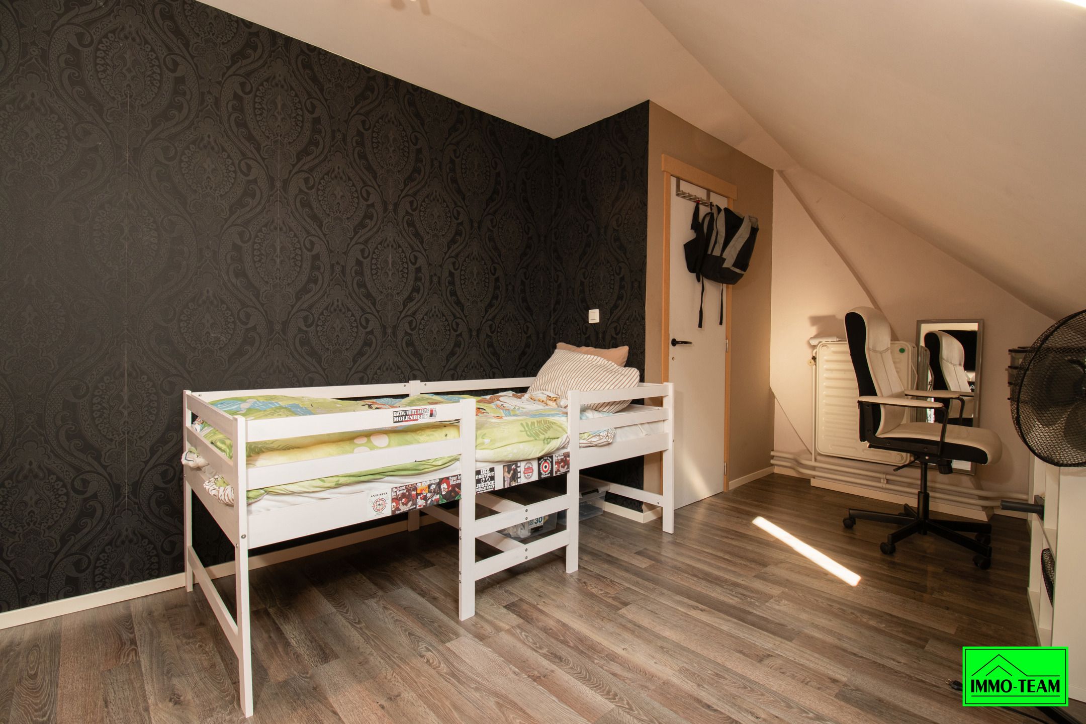 Gezellige, gerenoveerde 3-gevelwoning met 5 slaapkamers foto 17