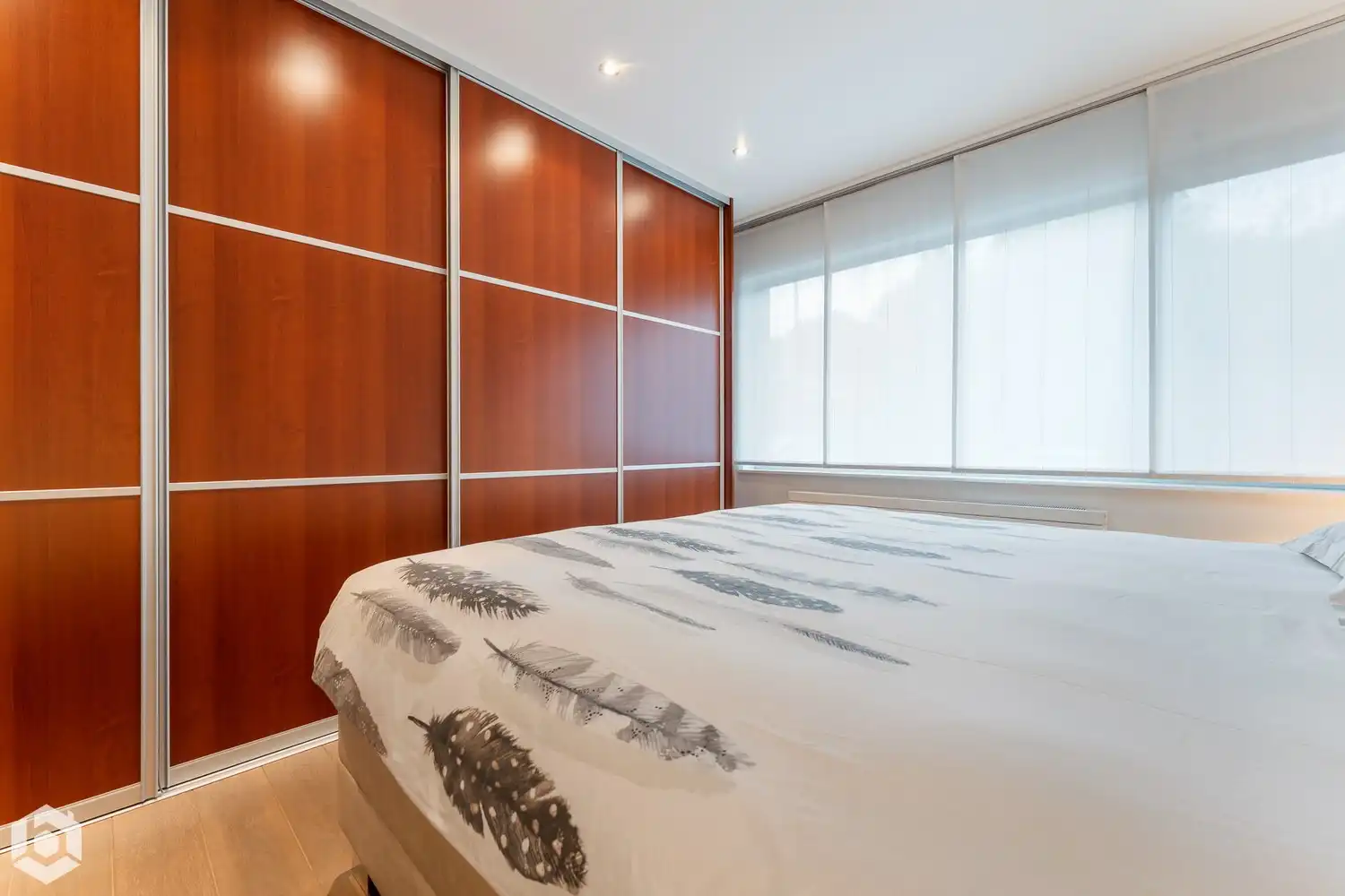 Exclusief gelijkvloers appartement met 2slpkrs, prachtige tuin en zwembad foto 15