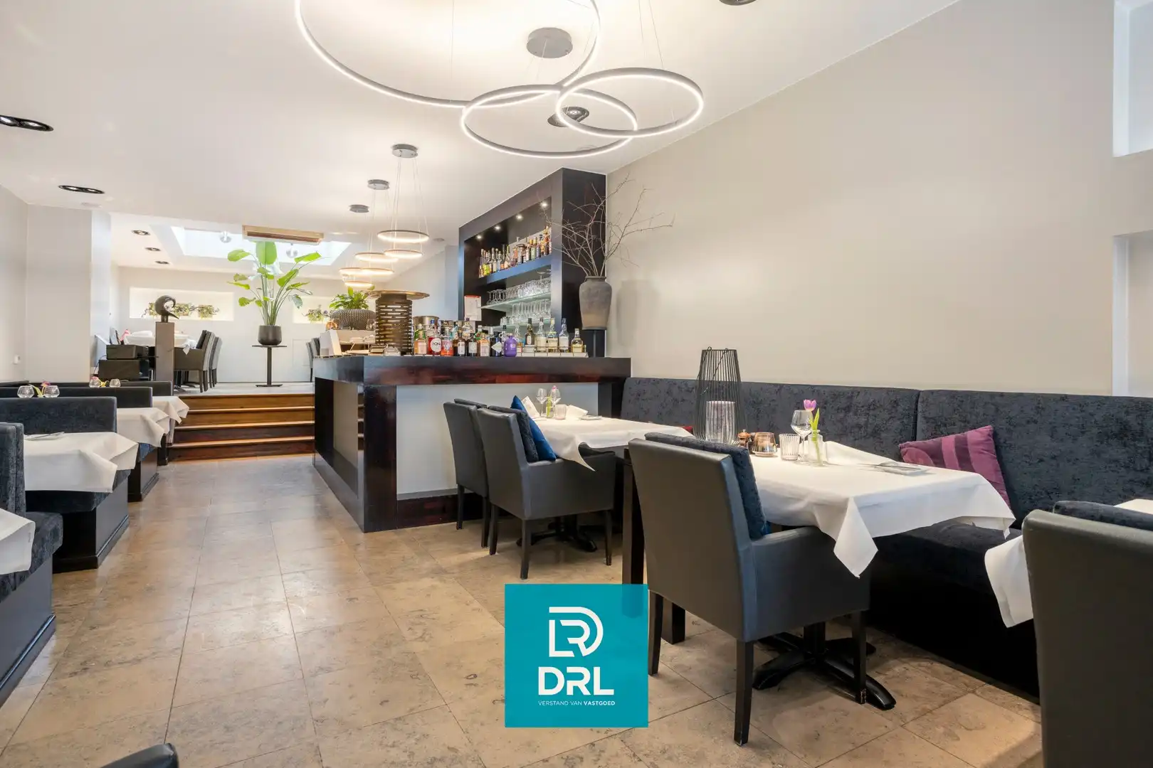 HANDELSPAND met 2 APPARTEMENTEN foto {{pictureIndex}}