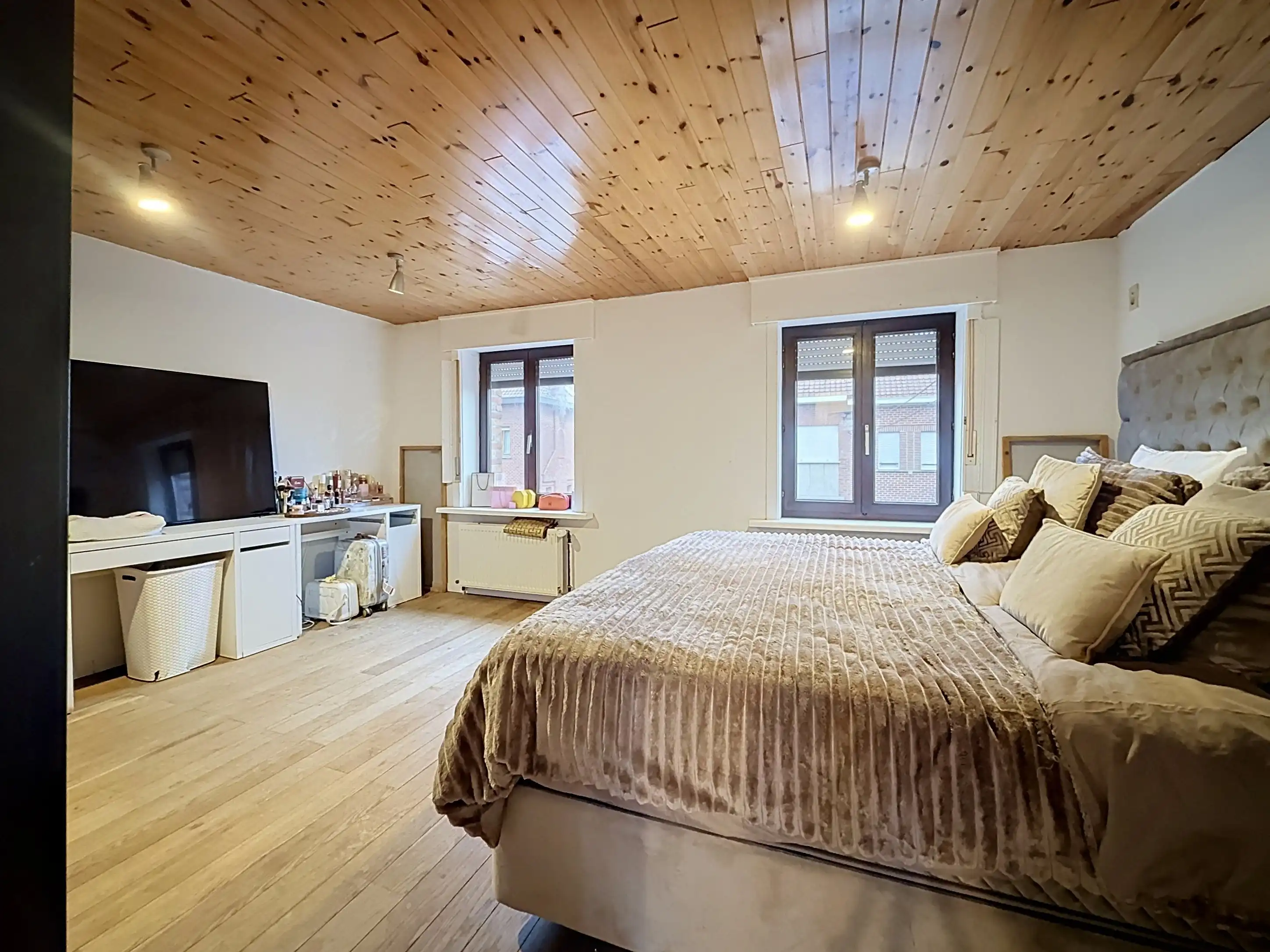 Goed gelegen woning met dubbele garage. foto 8