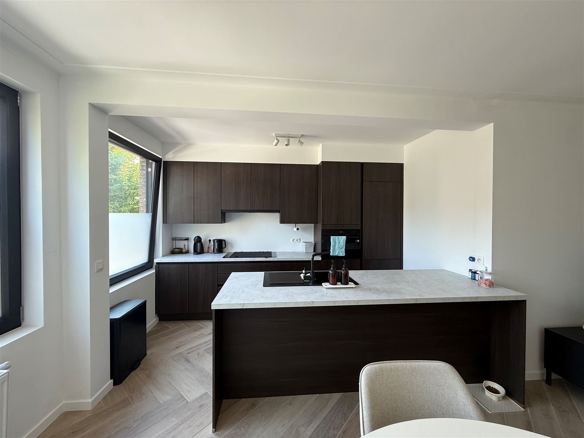 Gerenoveerd 2 slaapkamer app + terras foto 4