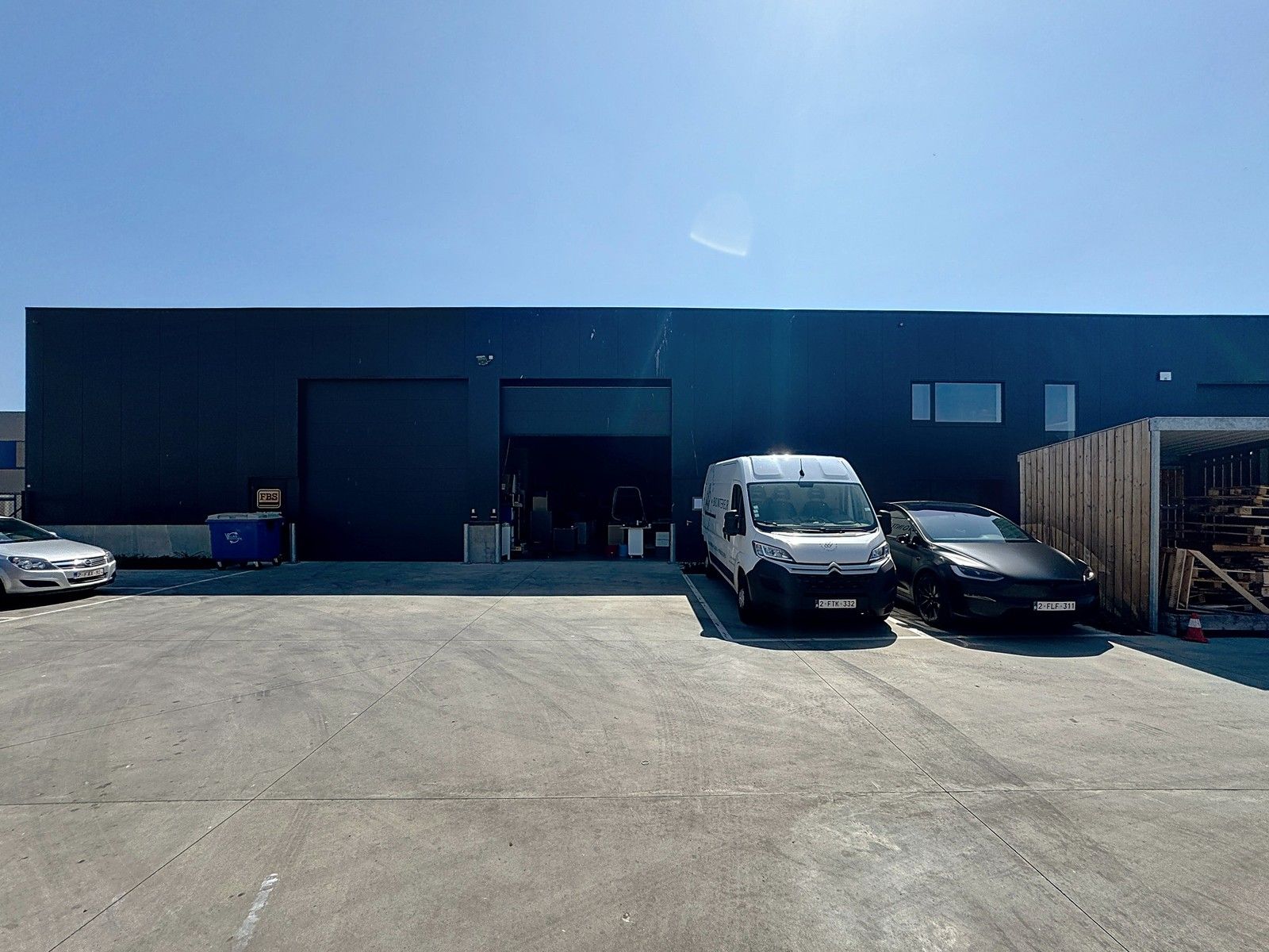 NB MAGAZIJN (190m²) te huur, inclusief 3 parkeerplaatsen voor de deur langs de Pathoekeweg te Brugge! foto 9