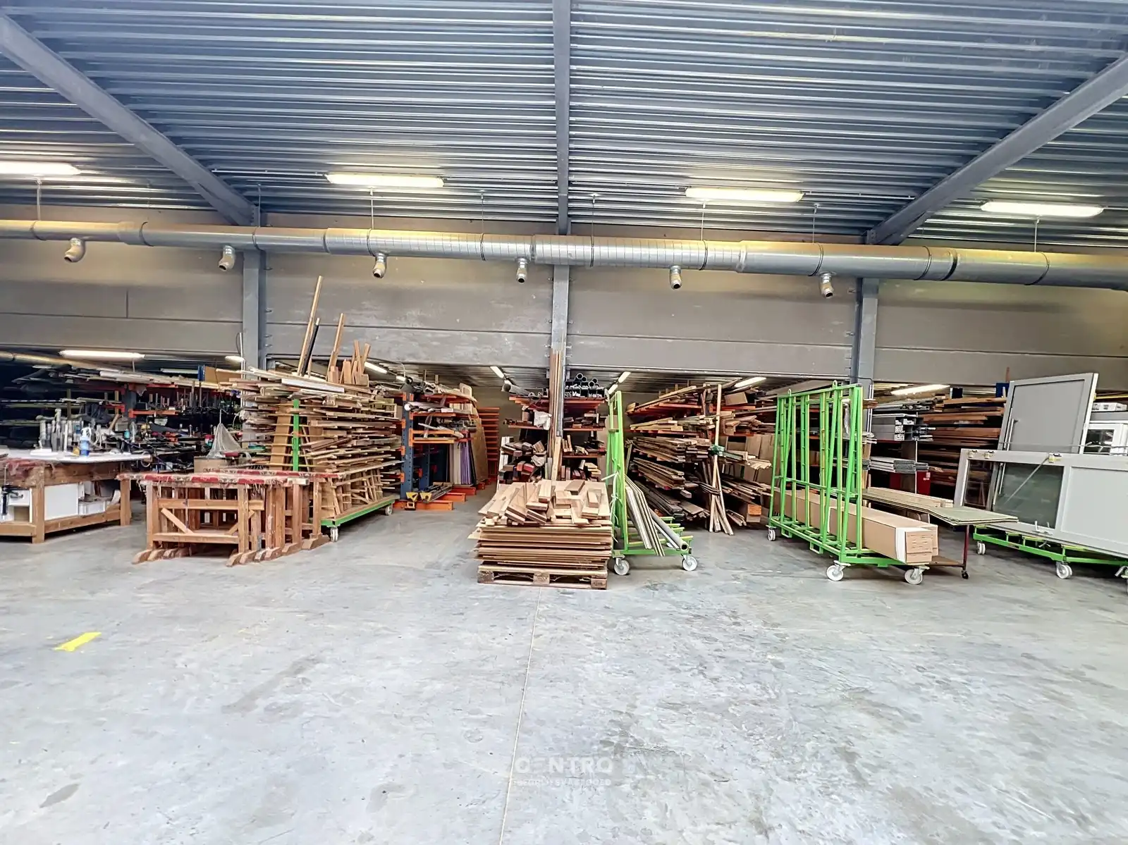 Veelzijdig bedrijfspand met ruim MAGAZIJN, TOONZAAL, KANTOREN EN COMFORTABELE WONING op 1.746 M²! foto 19