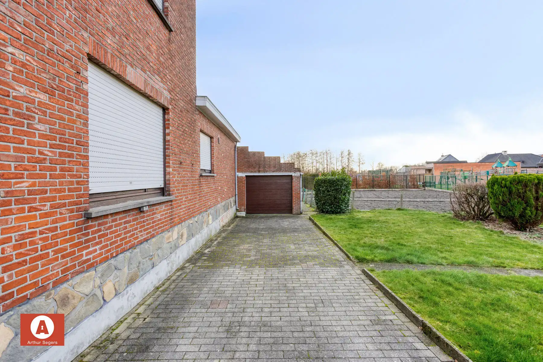 Halfopen bebouwing op zeer centrale ligging foto 30