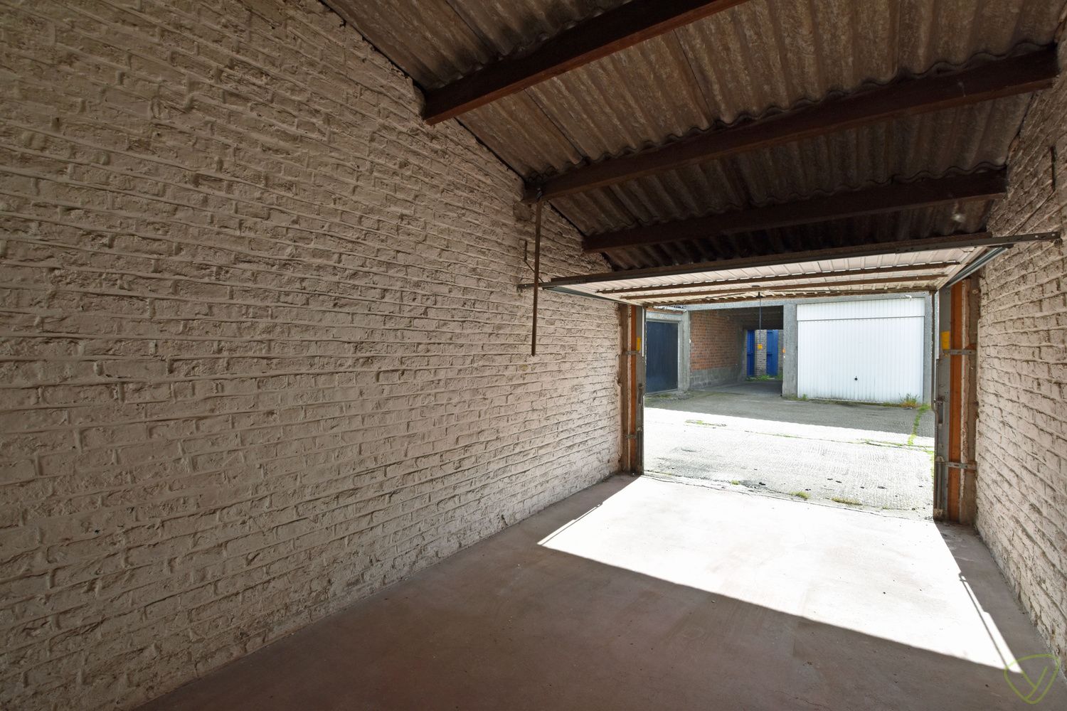 Ruime garage in de Garenstraat te Eeklo! foto 5