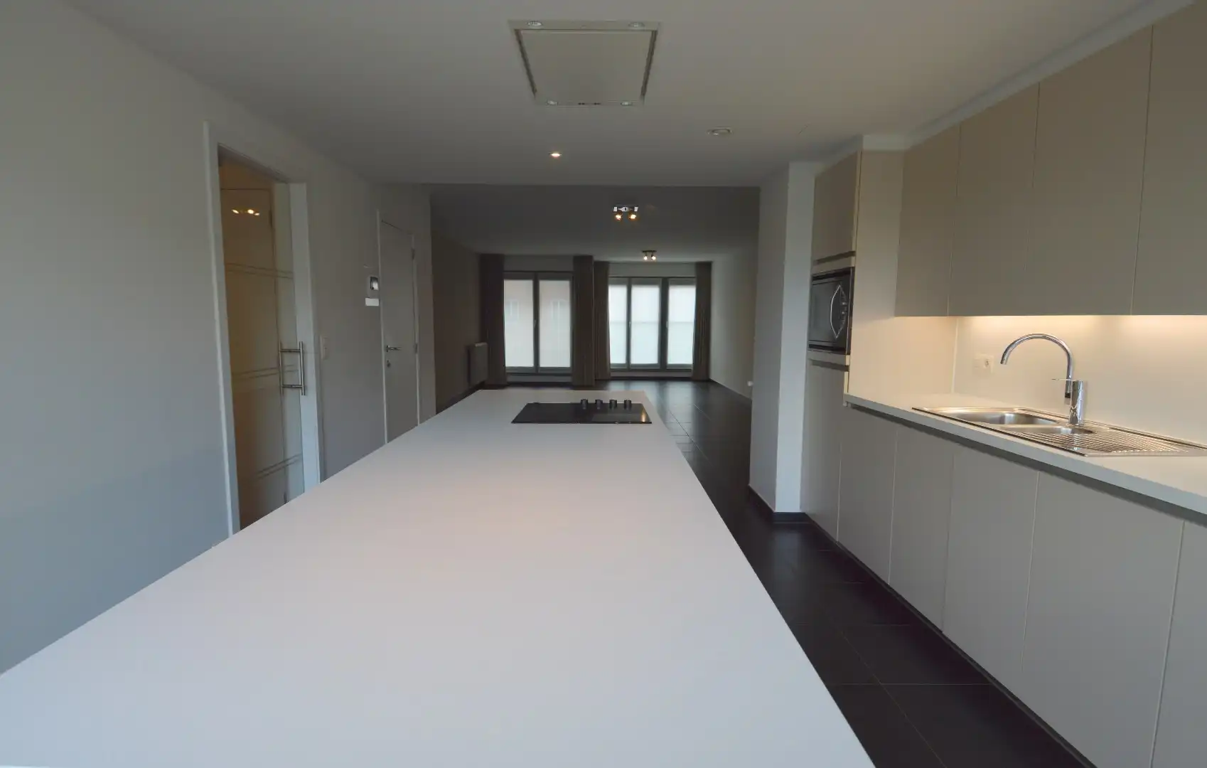 Ruim appartement met 2 slaapkamers, 2 terrassen én garage in het centrum van Harelbeke foto 4