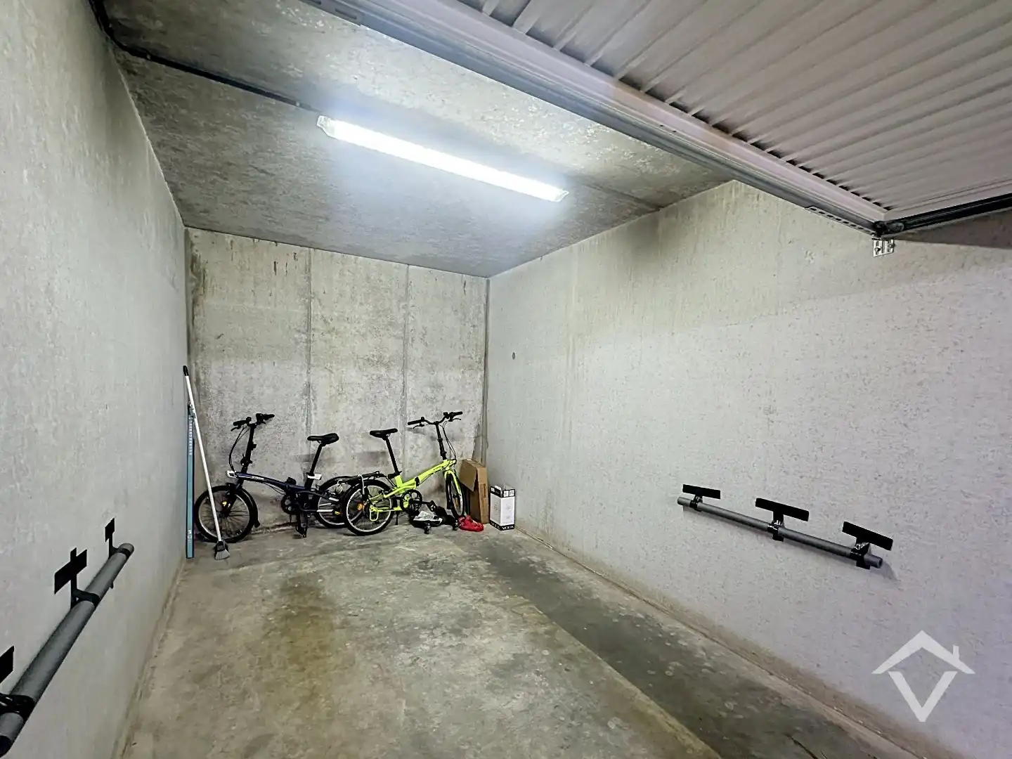 Afgesloten garagebox te huur in complex op centrale ligging te Middelkerke! foto 5