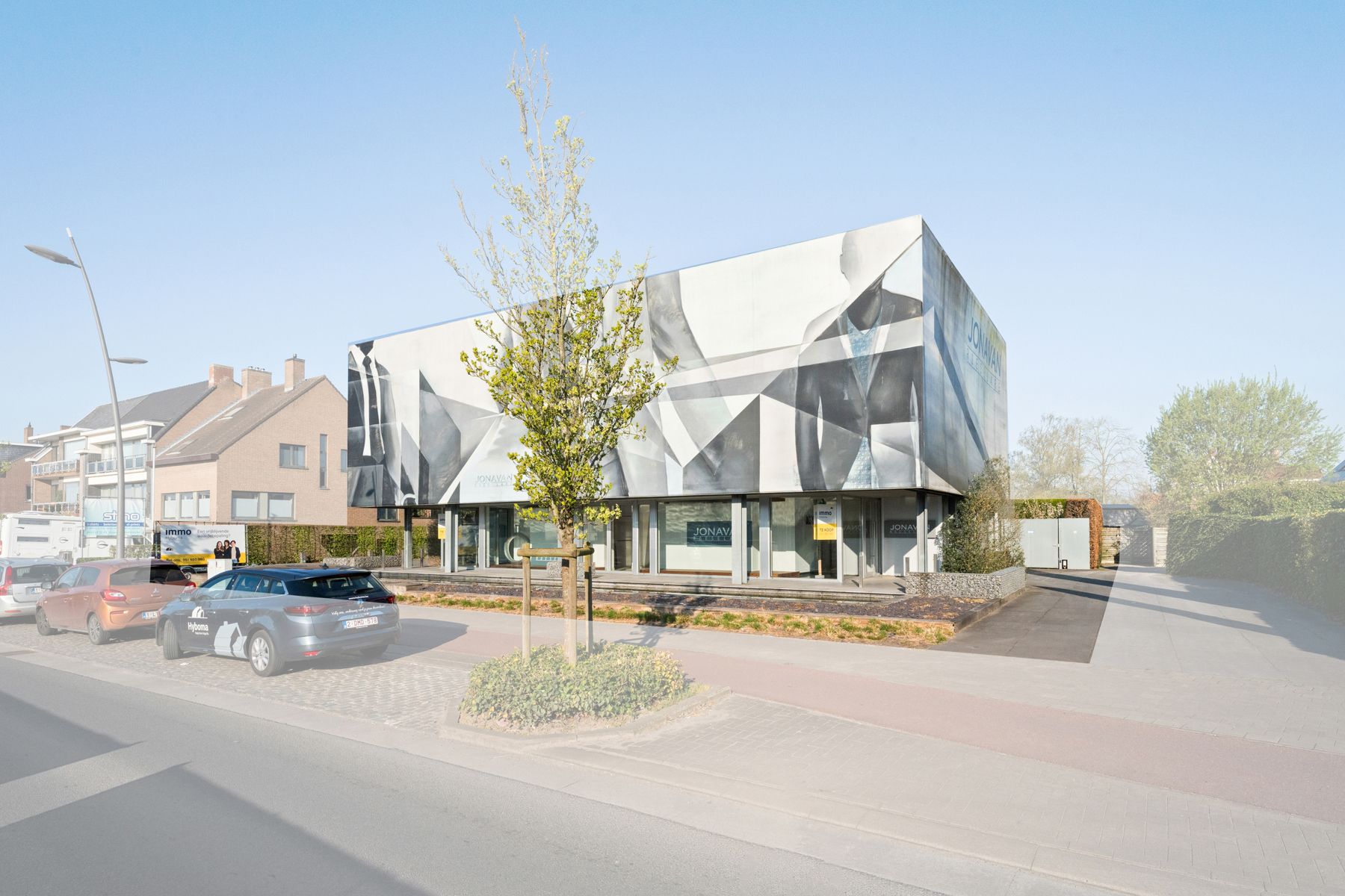 Commercieel gelegen handelspand op topligging te Roeselare foto {{pictureIndex}}