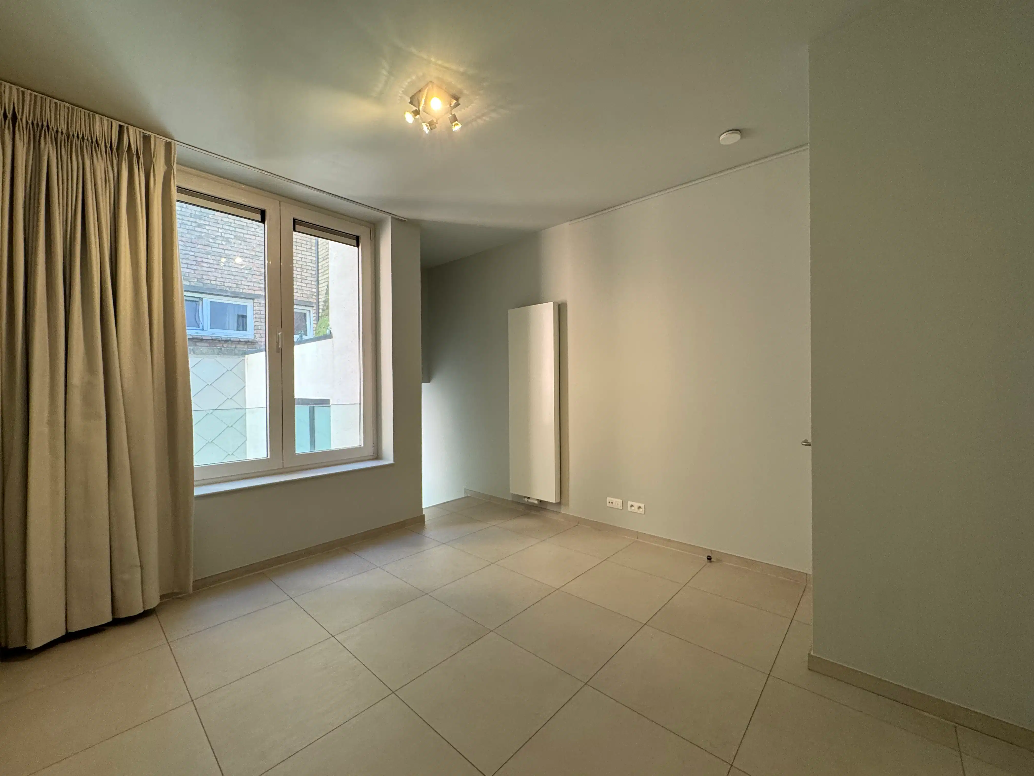 Appartement in gerenoveerd eclectisch herenhuis aan de Sint-Jozefkerk foto 6