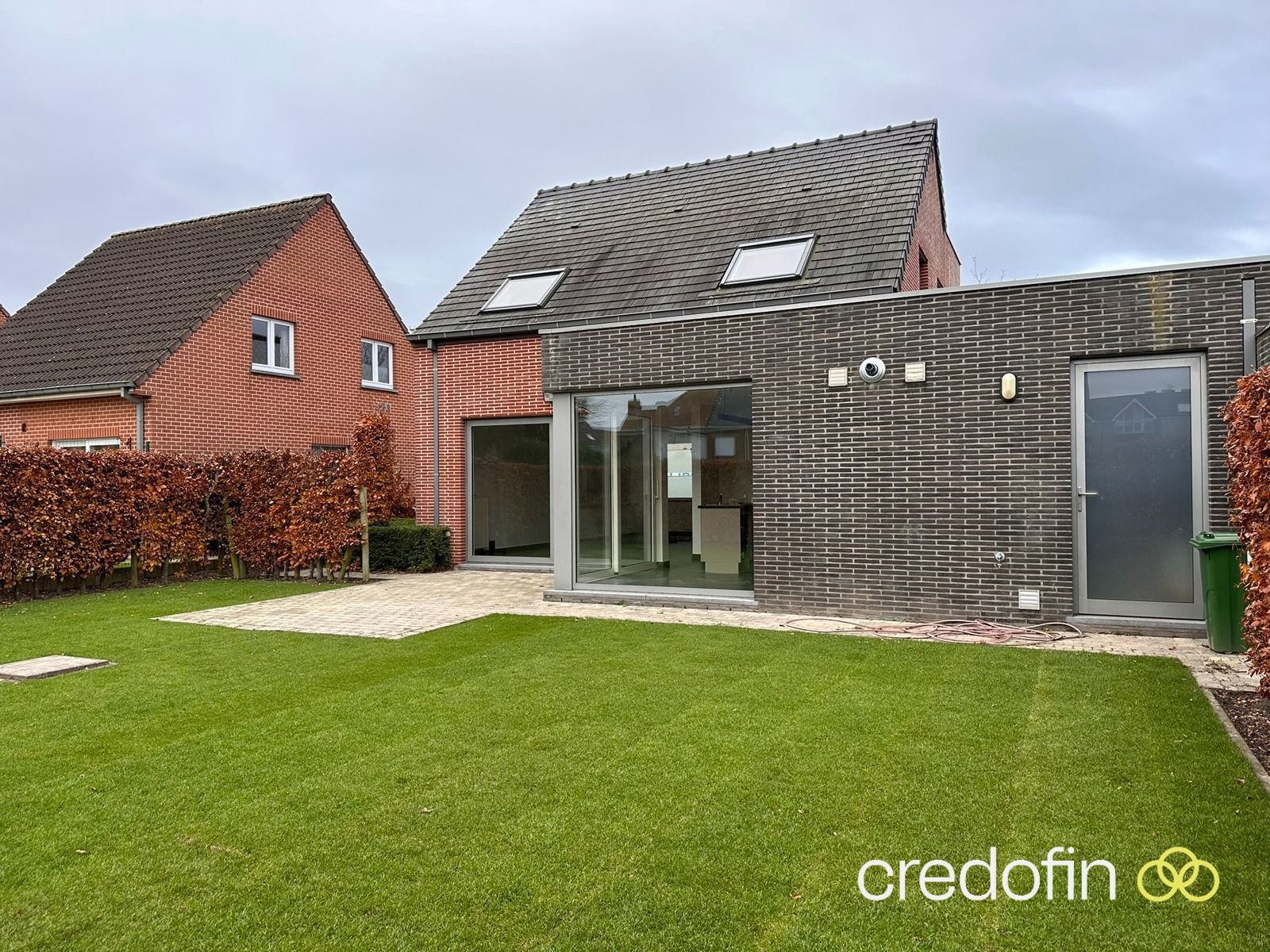 Goed gelegen woning met 3 slk, bureau en garage foto 14