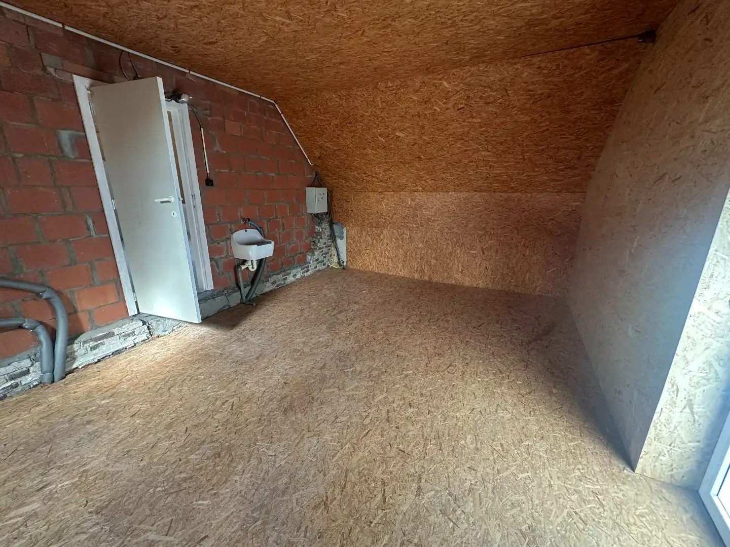 Gezellige gerenoveerde woning met 3 slpk, carport en tuintje, rustige ligging te Torhout foto 19