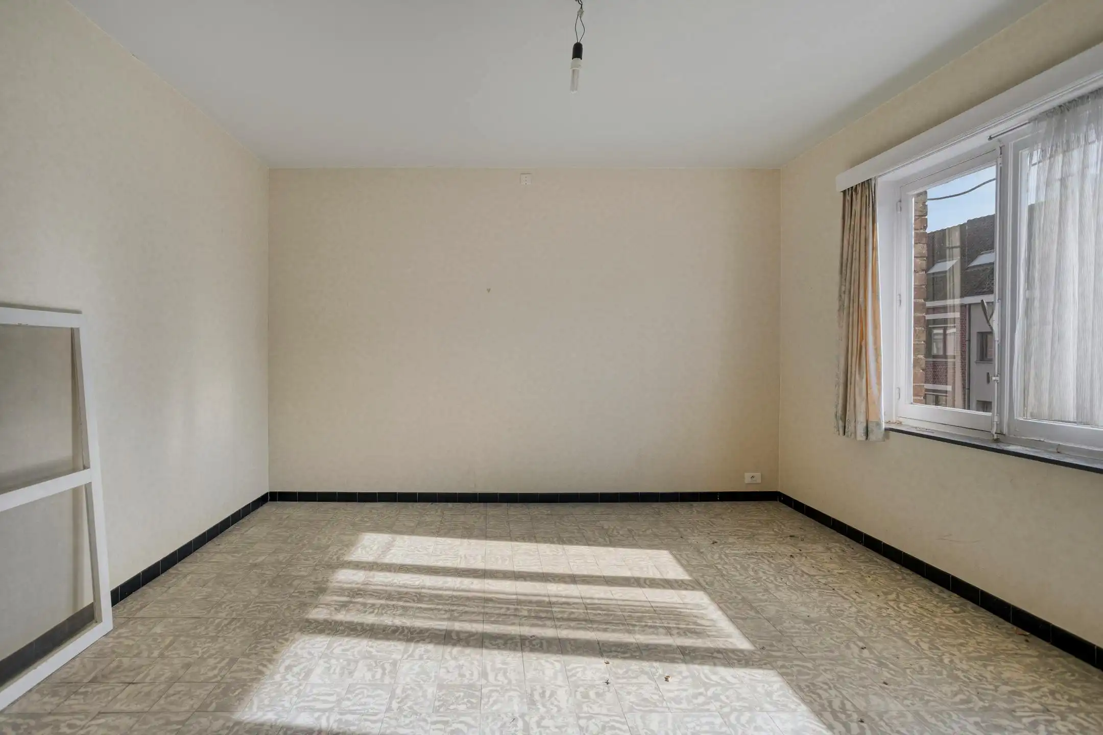 Te renoveren huis met tuin, uitweg en garage in Rumbeke foto 13