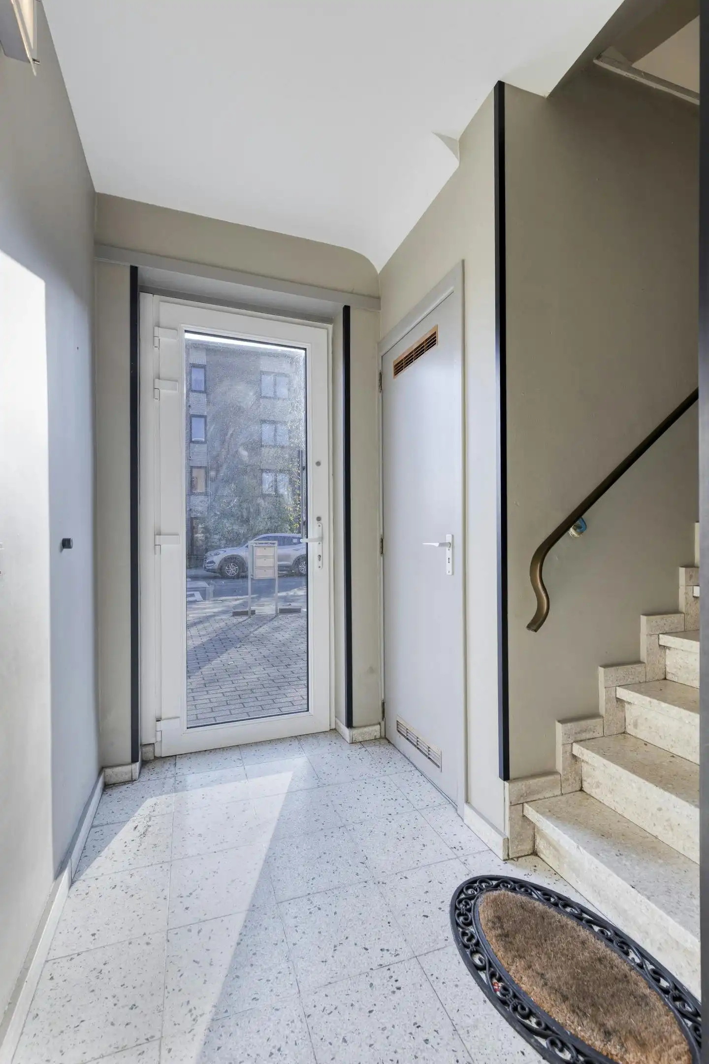 Opbrengsteigendom in de gegeerde "Vogeltjeswijk" te Merksem foto 2