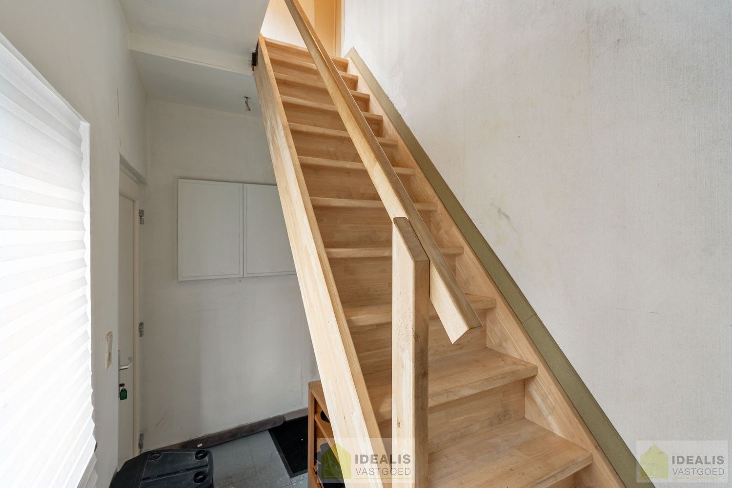 IDEALIS VASTGOED – CHARMANTE EENGEZINSWONING TE WIJCHMAAL, PEER! Deze woning omvat ca. 102m² bewoonbare oppervlakte op een perceel van 2a24ca met op het gelijkvloers inkomhal, bureau, woonkamer, keuken, toilet en berging. Op de verdieping 2 slaapkamers, dressing (mogelijkheid tot 3de slaapkamer in dressing) en badkamer. Uiterst geschikt voor kandidaten op zoek naar een betaalbare woning. foto 8