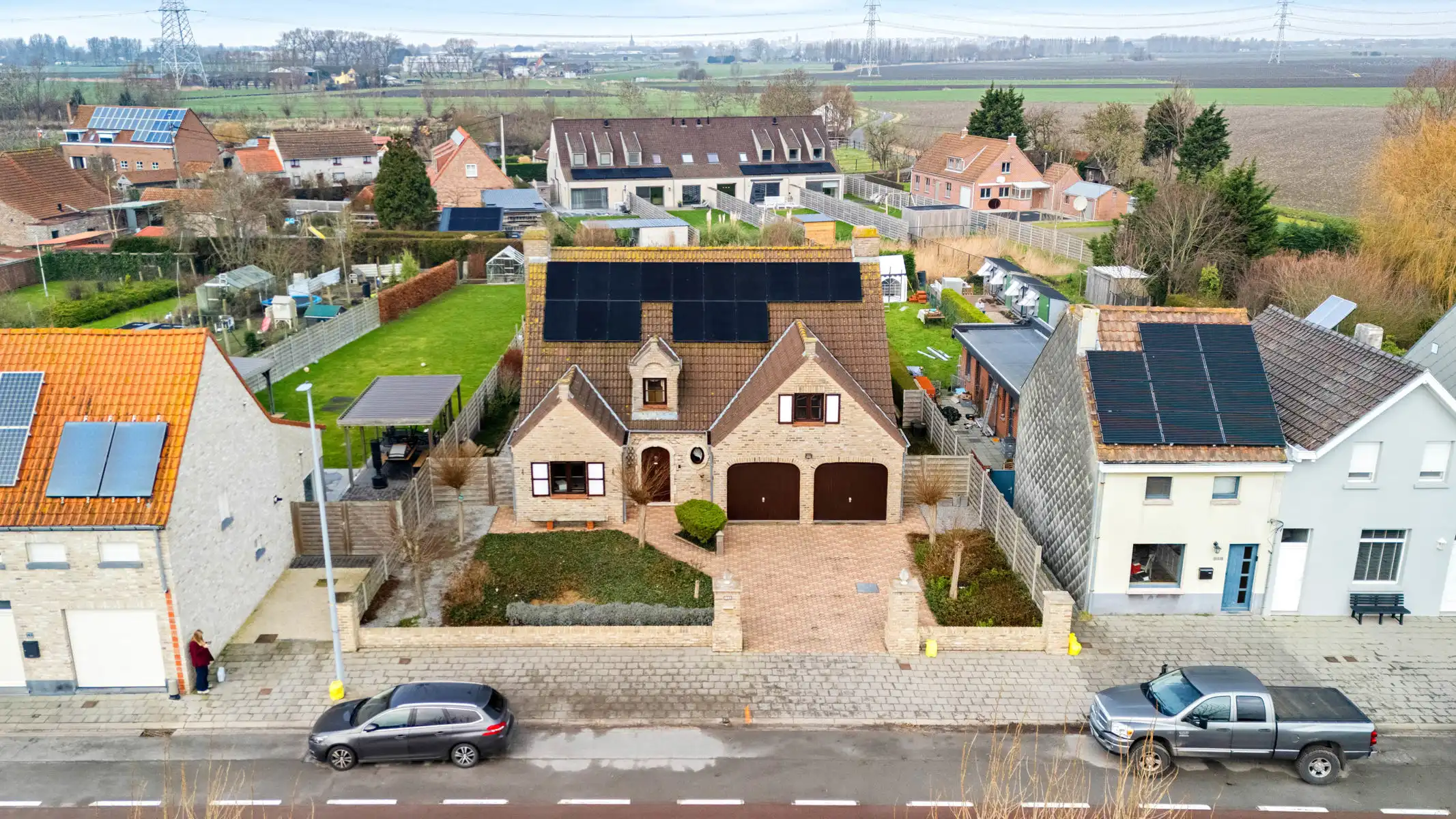 Exclusieve woning met 270 m² comfort op perceel van 998 m² foto 2