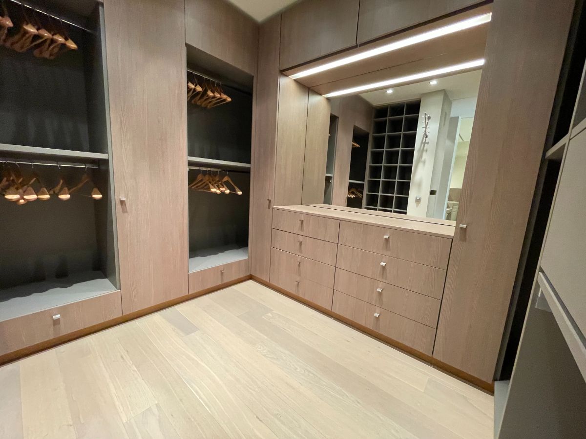 LUXE APPARTEMENT + zeer riant zongericht terras, dubbele garage & (wijn)kelder foto 47