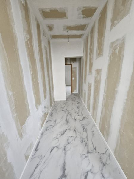Gerenoveerde woning met garage foto 16