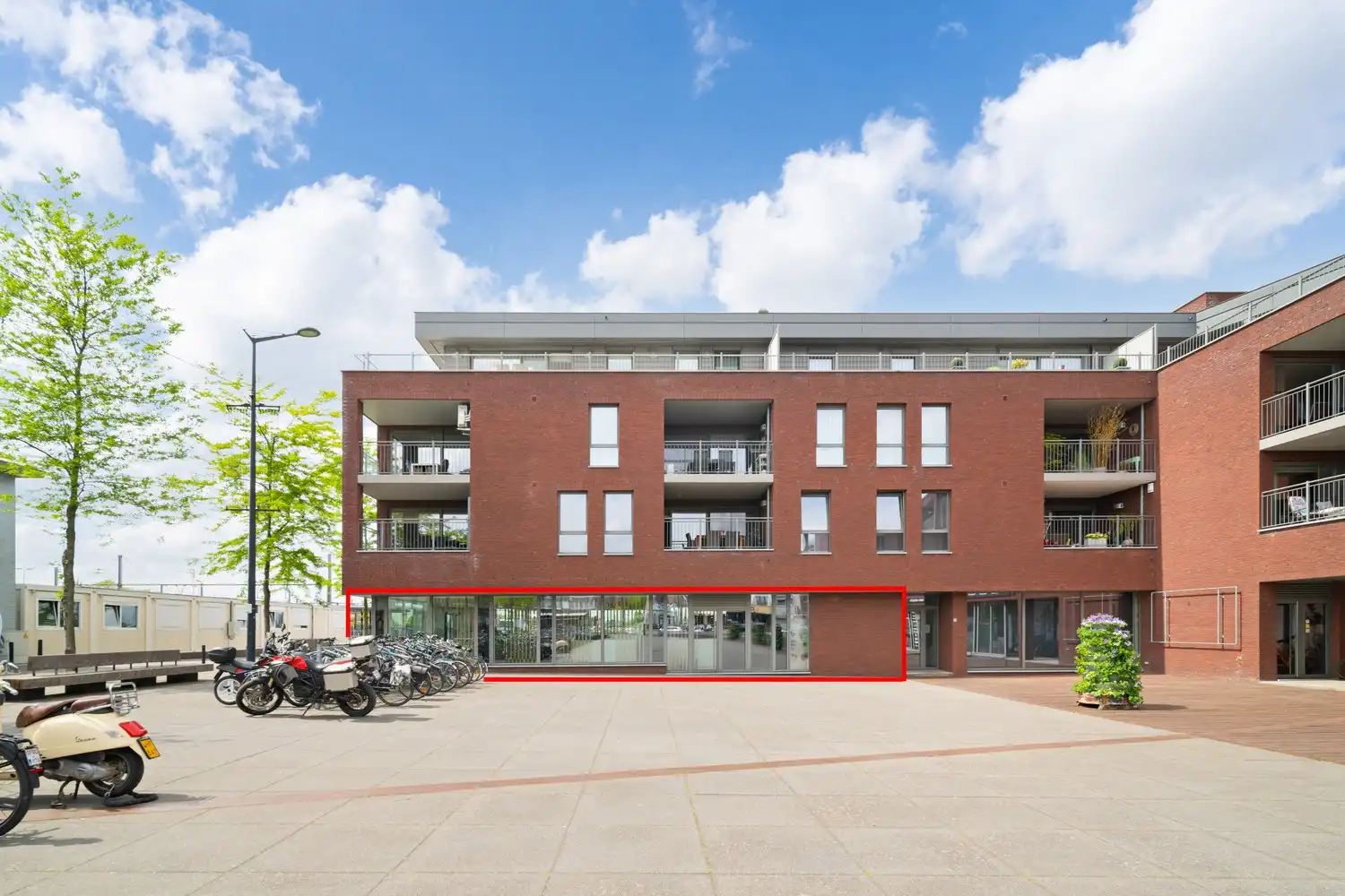 220m² kantoor/showroom foto 2