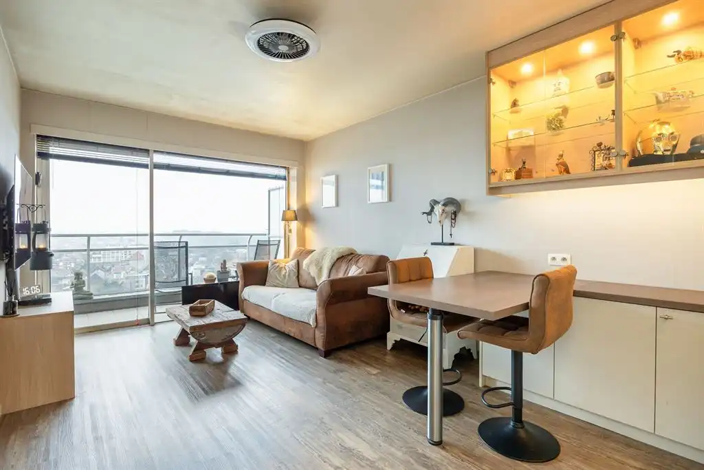 Zonovergoten appartement met panoramisch terras foto {{pictureIndex}}