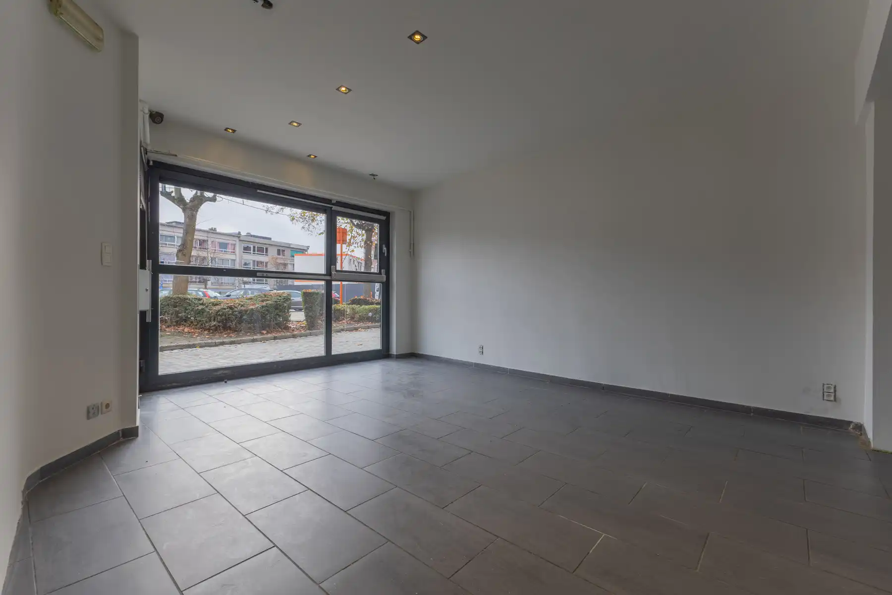 Commercieel gelijkvloers met duplex in centrum Halle foto 5