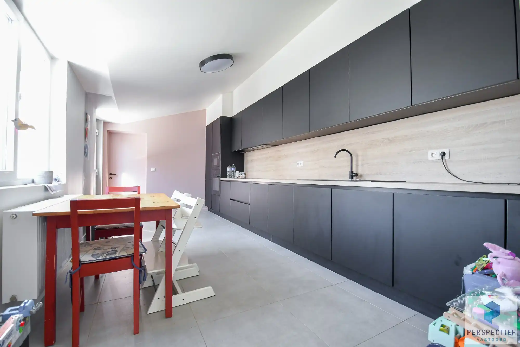 Ruime mooi gerenoveerde woning met 3 slpk en tuin foto 5