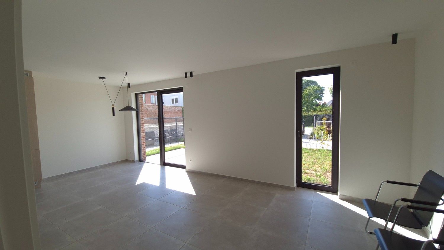 Stijlvol gelijkvloers nieuwbouwappartement met 2 autostaanplaatsen en kelder foto 4