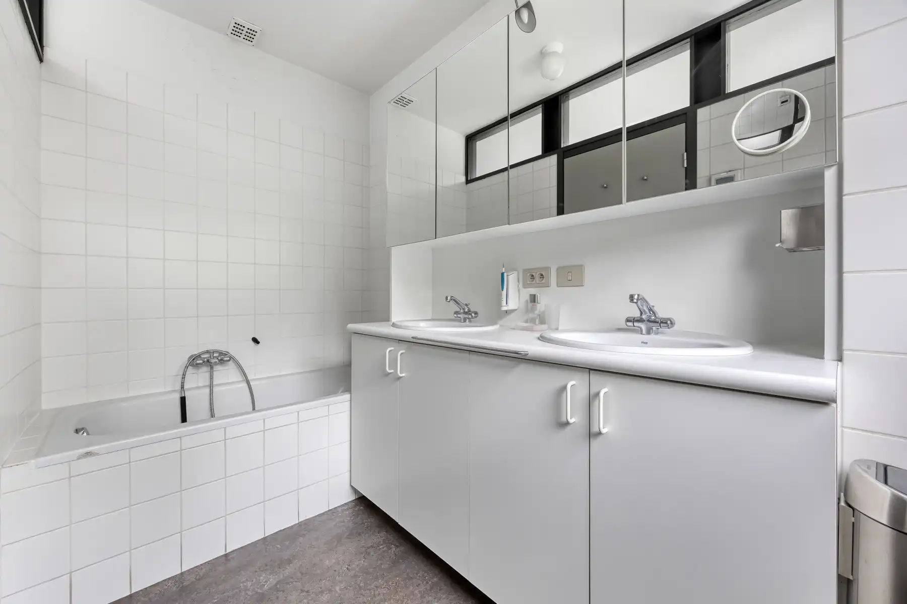 Karaktervolle architectenwoning op toplocatie: Zonnig terras, kamerhoge ramen en EPC B foto 28