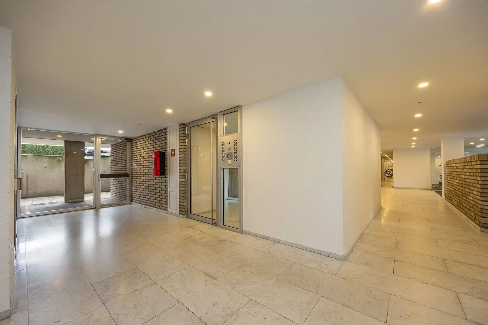 Appartement vol licht, terrassen en potentieel foto 21