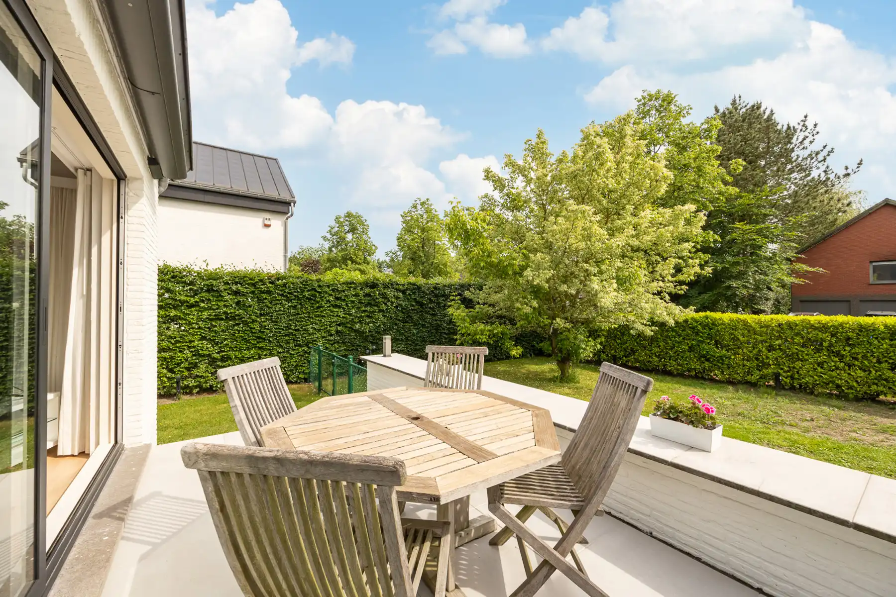 Split-level woning op ca. 1103 m² in een rustige woonwijk foto 19
