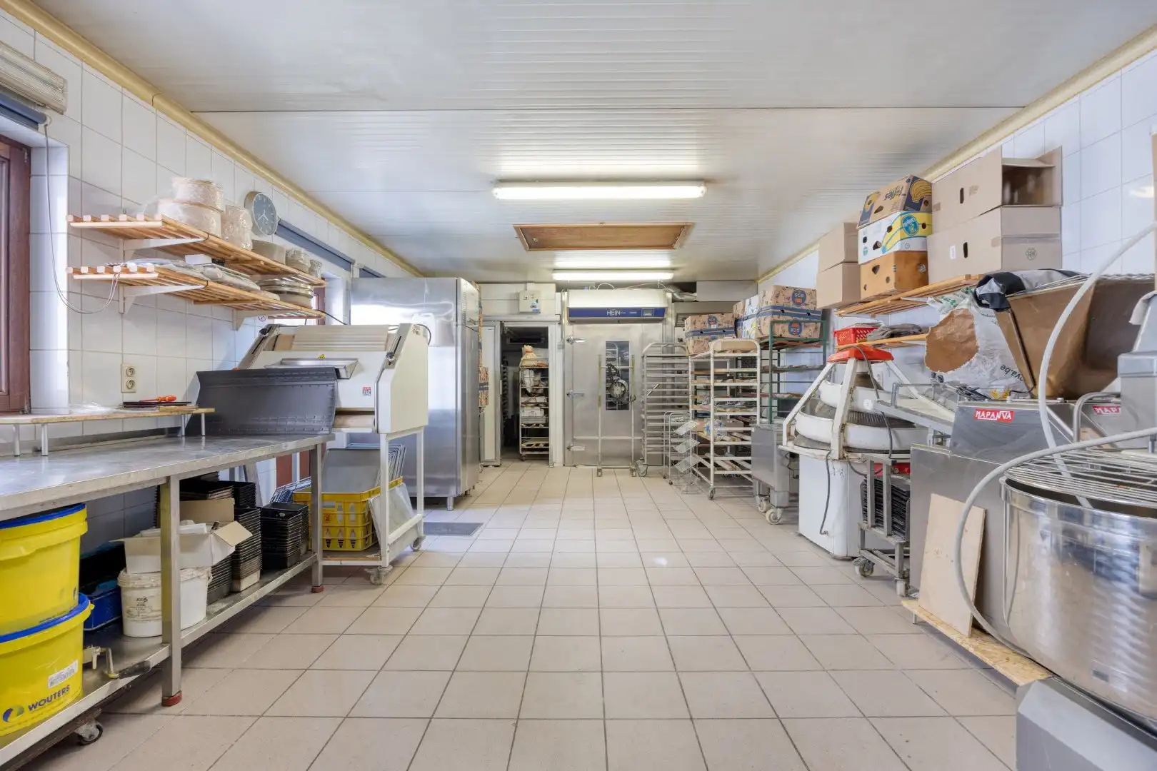 Goed gelegen handelspand met woonst! foto 5
